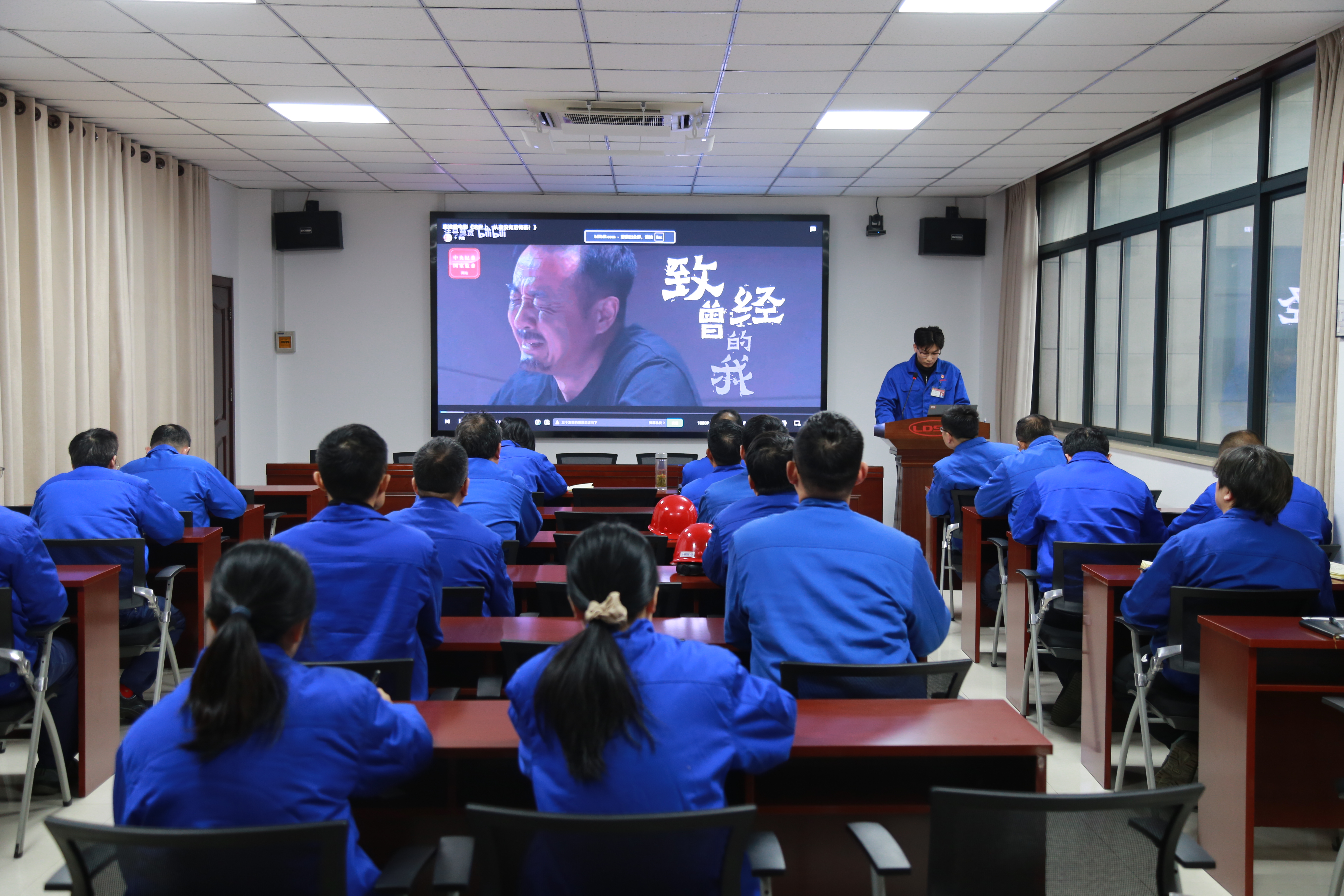 3.组织观看廉洁教育微电影.JPG